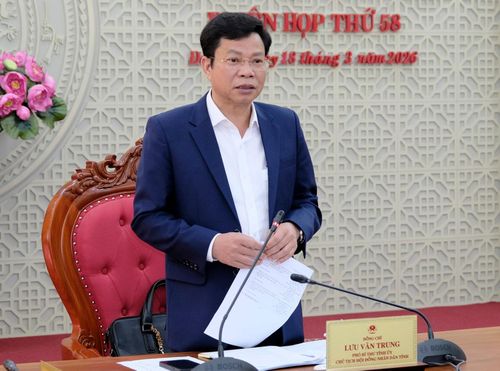 Đồng chí Lưu Văn Trung, Phó Bí thư Tỉnh ủy, Chủ tịch HĐND tỉnh phát biểu tại phiên họp
