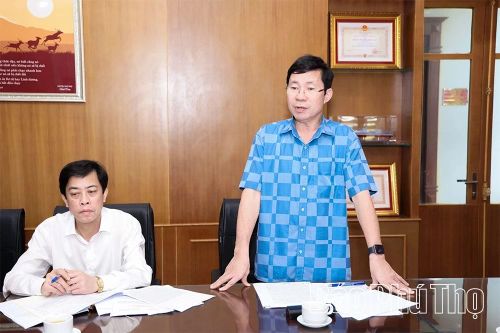 Lãnh đạo Ủy ban Mặt trận Tổ quốc tỉnh phát biểu tại hội nghị.