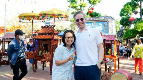 Anh Jens Boettcher, du khách đến từ Đức thích thú khi được trải nghiệm tại lễ hội.