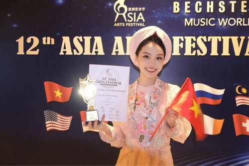Minh Ngọc tỏa sáng tại Liên hoan Nghệ thuật châu Á 2025 với trang phục dân ca hiện đại (Ảnh: NVCC)