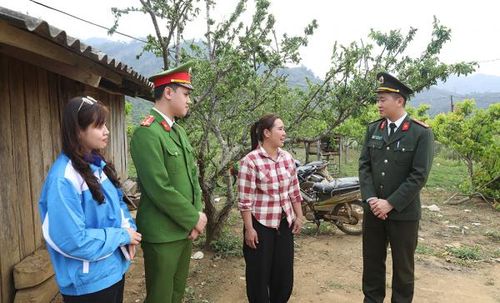 Ở mỗi nơi anh tới anh đề dành thời gian chia sẻ và lắng nghe ý kiến của nhân dân.