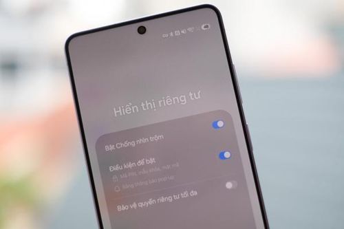 Với Privacy Display trên Galaxy S26 Ultra, người dùng có thể chủ động bật/tắt, cũng như kích hoạt tùy theo từng điều kiện hay ứng dụng cụ thể.