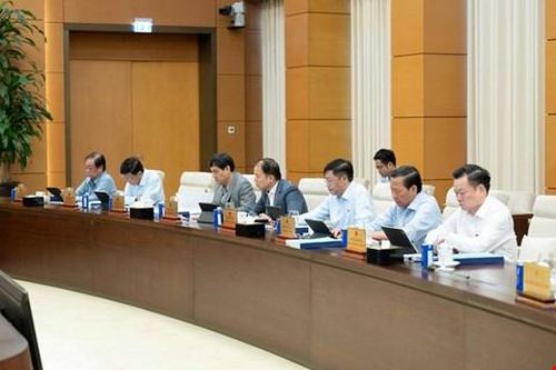 Các đại biểu dự phiên họp.