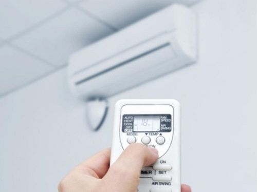 Người dùng có thể bật điều hòa ở chế độ Dry để hút ẩm trong phòng.