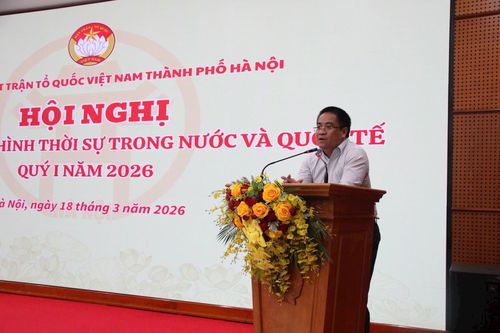 TS. Nguyễn Hải Lưu thông tin tình hình thời sự trong nước và quốc tế quý I-2026 tại hội nghị. Ảnh: PV