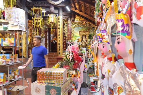 Bên trong di tích cũng được chăm chút tỉ mỉ, khang trang. Ảnh: Vũ Cường.