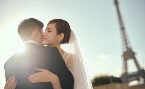 Bộ ảnh cưới cũng như đám cưới theo phong cách châu Âu của Đỗ Thị Hà và chồng doanh nhân trở thành mơ ước đối với nhiều người.