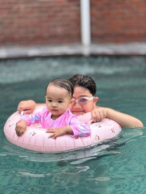 Kể từ khi xuất hiện, Thị Tằm luôn được chú ý bởi sự hồn nhiên và trong trẻo rất riêng của tuổi thơ.