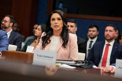  Bà Tulsi Gabbard trong phiên điều trần ngày 19/3. Ảnh: Reuters. 