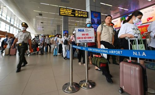 Sân bay Nội Bài dịp cao điểm nghỉ hè năm 2022. Ảnh: Việt Linh.