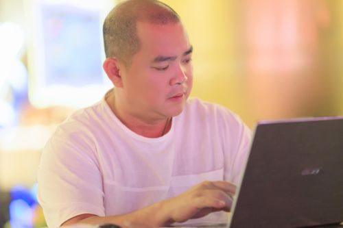 Bài viết xin lỗi của Minh Khang chưa thể xoa dịu dư luận. Ảnh: FBNV.