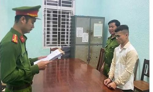 Công an phường Hòa Khánh công bố các quyết định khởi tố, bắt tạm giam đối tượng Nguyễn Văn Hiền.