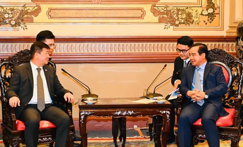  Đồng chí Nguyễn Văn Được tiếp Đại sứ Mông Cổ Jigjee Sereejav. Ảnh: VIỆT DŨNG 