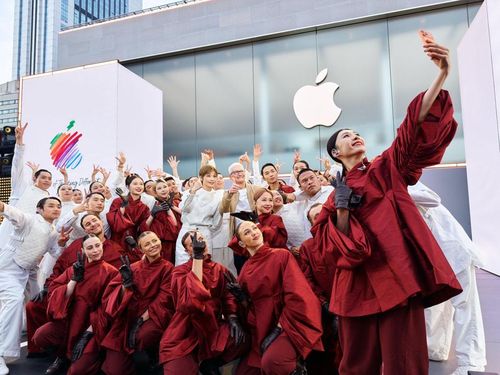 Động thái phủ nhận tin đồn giúp trấn an nhà đầu tư giữa bối cảnh Apple đang bước vào giai đoạn cạnh tranh công nghệ khốc liệt.