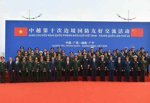 Hai Bộ trưởng và thành viên hai đoàn Việt Nam - Trung Quốc. Ảnh: Tuấn Huy