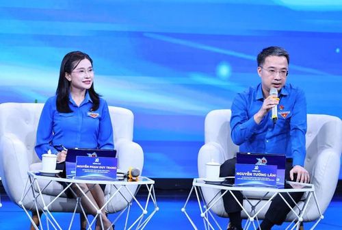  Bí thư Trung ương Đoàn Nguyễn Tường Lâm chia sẻ tại diễn đàn. (Ảnh: Minh Đức/TTXVN) 