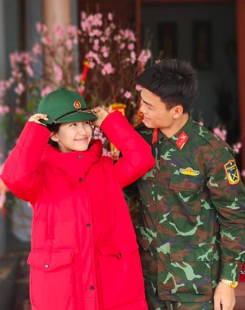 Hòa Minzy thoải mái thể hiện con người thật khi ở bên Văn Cương. Ảnh: FBNV