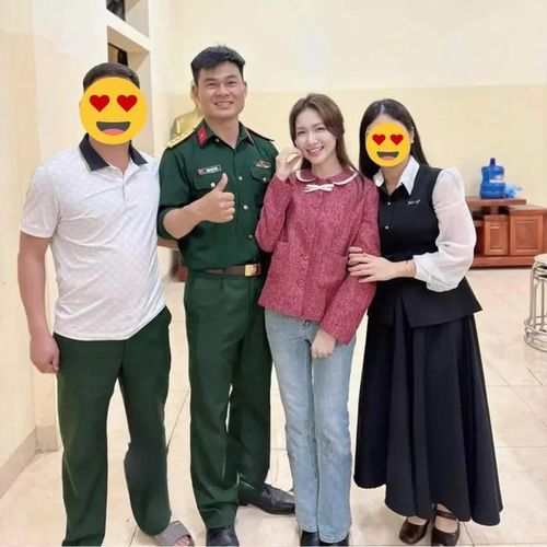 Hình ảnh được cho là Hòa Minzy "ra mắt" bạn bè, đồng nghiệp của chồng sắp cưới.
