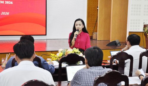 Đại biểu tham luận, chia sẻ kinh nghiệm nâng cao hiệu quả công tác tuyên truyền, dân vận và định hướng dư luận xã hội.