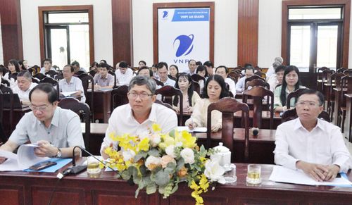 Đại biểu tham dự hội nghị.