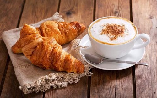 Hãy chọn các món ăn nhẹ lành mạnh để tận hưởng cà phê một cách an toàn và hiệu quả (ảnh minh họa)