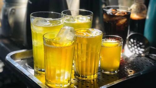 Việc lạm dụng trà đá có thể gây hại cho sức khỏe, đặc biệt là thận và tim mạch.. Ảnh: Internet