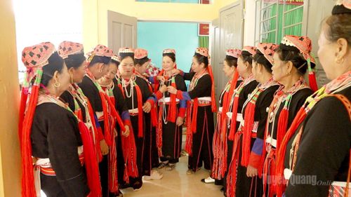 Việc bảo tồn văn hóa của đồng bào dân tộc thiểu số gắn với phát triển du lịch đang được đánh giá là một hướng đi đúng đắn để gìn giữ và phát huy những giá trị văn hóa của cộng đồng dân tộc thiểu số tại Tuyên Quang.