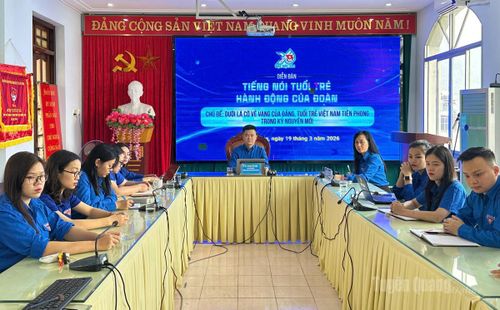 Đại biểu dự diễn đàn tại điểm cầu tỉnh Tuyên Quang.