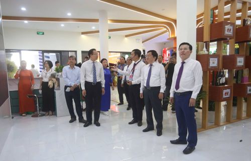 Lãnh đạo tỉnh Tây Ninh tham quan Trung tâm Đổi mới sáng tạo tỉnh Tây Ninh