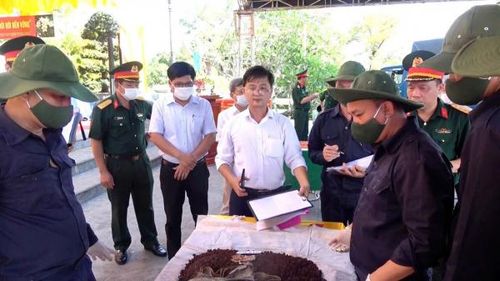 Việc lấy mẫu giám định ADN nhằm đối sánh dữ liệu giữa mẫu thân nhân liệt sĩ với các liệt sĩ.