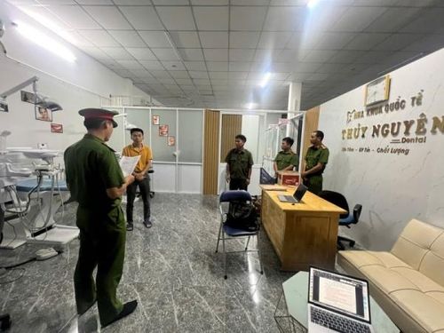 Công an tỉnh Lâm Đồng đã khởi tố, bắt tạm giam một số đối tượng trong đường dây mở phòng khám nha khoa “chui” để lừa đảo.