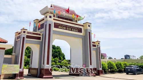 Khu Di tích Lịch sử quốc gia hòn Ðá Bạc (xã Ðá Bạc, tỉnh Cà Mau), nơi ghi dấu những trận đánh quyết định trong Kế hoạch CM12.