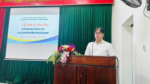 Ông Nguyễn Trung Thái, Phó Giám đốc phụ trách Trung tâm Giáo dục nghề nghiệp phát biểu khai mạc. Ảnh: Khánh Linh