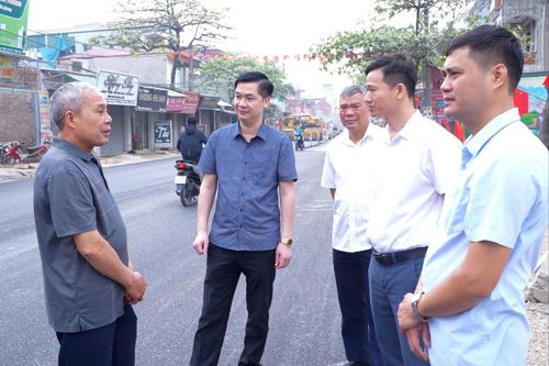 Đoàn công tác kiểm tra tại Dự án. Ảnh: PV