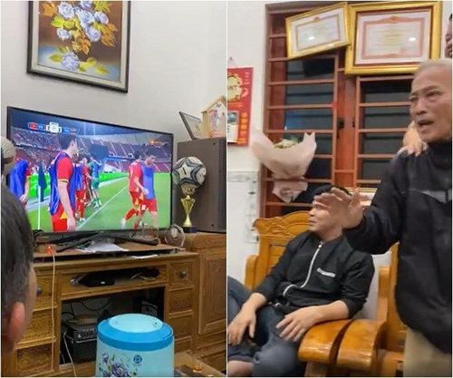 Phòng khách đơn giản với bộ bàn ghế gỗ cũ nhưng luôn gọn gàng, sẵn sàng đón tiếp người thân và bạn bè sang chúc mừng mỗi khi Bắc ghi bàn. Vẻ khiêm nhường trong cách bày biện nhà cửa cũng chính là phản chiếu của lối sống không phô trương của gia đình Đình Bắc.