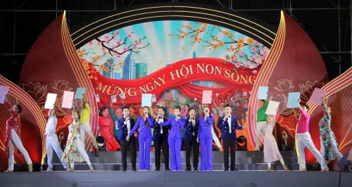 Chương trình nghệ thuật lưu động tuyên truyền bầu cử do Nhà hát Kịch TP.HCM phối hợp thực hiện