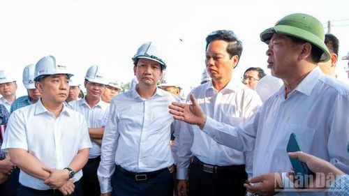 Trong chuyến kiểm tra thực địa các dự án trọng điểm phía nam vừa qua, Bộ trưởng Xây dựng Trần Hồng Minh đã yêu cầu các tỉnh phải áp giá vật liệu xây dựng sát với giá thị trường, cập nhật hằng tháng.