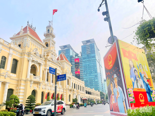 TP Hồ Chí Minh trang hoàng rực rỡ dịp bầu cử.