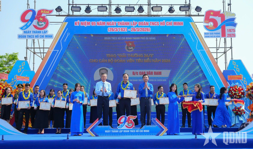 Trao Giải thưởng 26-3 tặng cán bộ Đoàn tiêu biểu, có những đóng góp nổi bật trong công tác Đoàn và phong trào thanh thiếu nhi TP Đà Nẵng.
