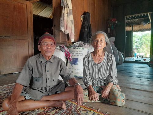 Vợ chồng ông Vông Vi Lay có cuộc sống thanh bình ở bản A Via.