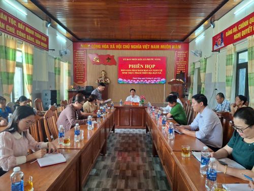 Chính quyền xã Phước Năng triển khai họp bàn chiều 19-3 sau khi địa phương liên tiếp xuất hiện nhiều trường hợp do ăn cá ủ chua.