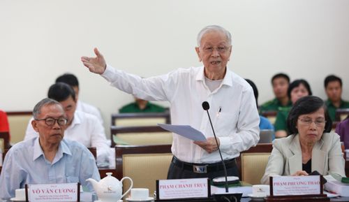 Nguyên Phó Bí thư Thường trực Thành ủy, nguyên Chủ tịch HĐND TPHCM Phạm Chánh Trực, phát biểu tại hội thảo. Ảnh: NGUYỄN HOÀNG