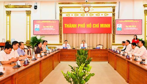 Hội nghị công bố kết quả bầu cử và danh sách những người trúng cử ĐB HĐND TPHCM khóa XI. Ảnh: VIỆT DŨNG