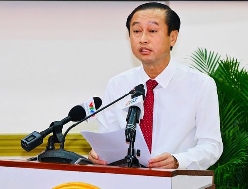 Đồng chí Huỳnh Thanh Nhân, Phó Chủ tịch HĐND TPHCM, Phó Chủ tịch Ủy ban bầu cử Thành phố phát biểu tại hội nghị. Ảnh: VIỆT DŨNG