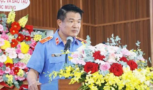 Ông Nguyễn Huy Tiến, Viện trưởng Viện Kiểm sát nhân dân tối cao giao nhiệm vụ cho Trường Đại học Kiểm sát và Phân hiệu tại TPHCM.
