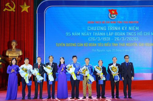 Thường trực Tỉnh Đoàn Thái Nguyên tri ân lãnh đạo tỉnh đoàn các thời kỳ.