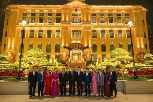 Chủ tịch nước Lương Cường với cán bộ, nhân viên Văn phòng Chủ tịch nước tại trụ sở Văn phòng Chủ tịch nước số 2 Lê Thạch