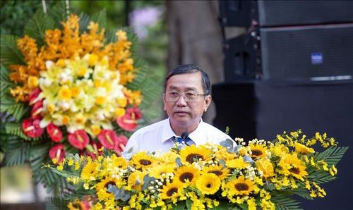 Ông Trương Văn Dễ, Giám đốc Ban Quản lý Dự án Đầu tư xây dựng công trình dân dụng tỉnh Tây Ninh báo cáo dự án.