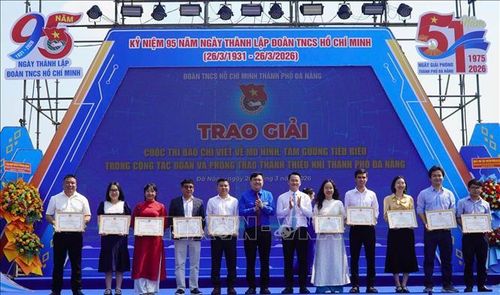 Trao giải báo chí viết về tấm gương tiêu biểu trong công tác đoàn và phong trào thanh thiếu niên thành phố Đà Nẵng.