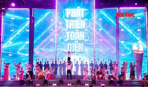 Một tiết mục văn nghệ chào mừng tại lễ khai mạc Lễ hội Thanh niên TP Hồ Chí Minh.
